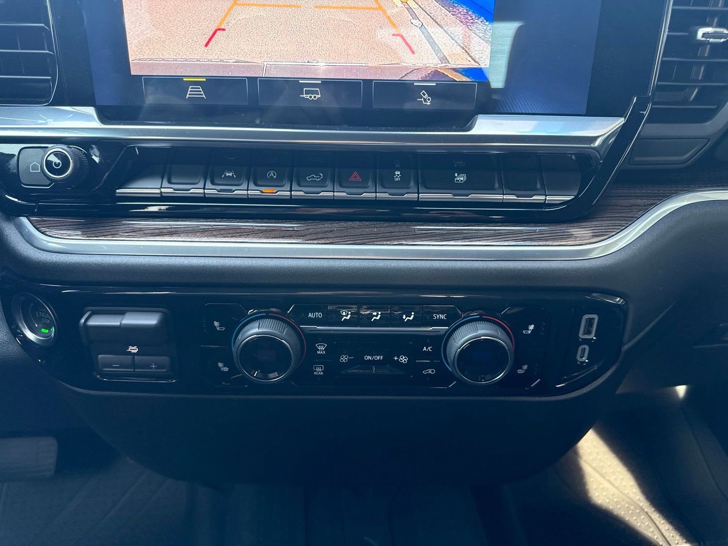 Used 2025 Chevrolet Silverado 1500 LT w/ Convenience Package II AWD/4WD image 26