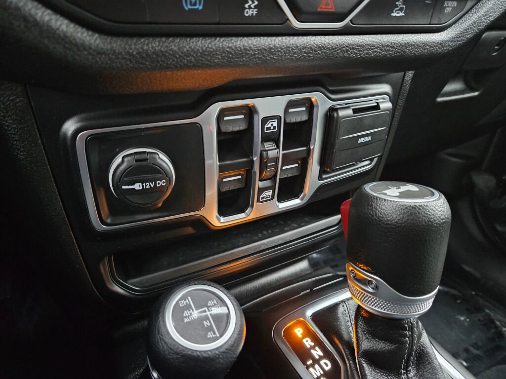 Used 2024 Jeep Wrangler Unlimited image 24