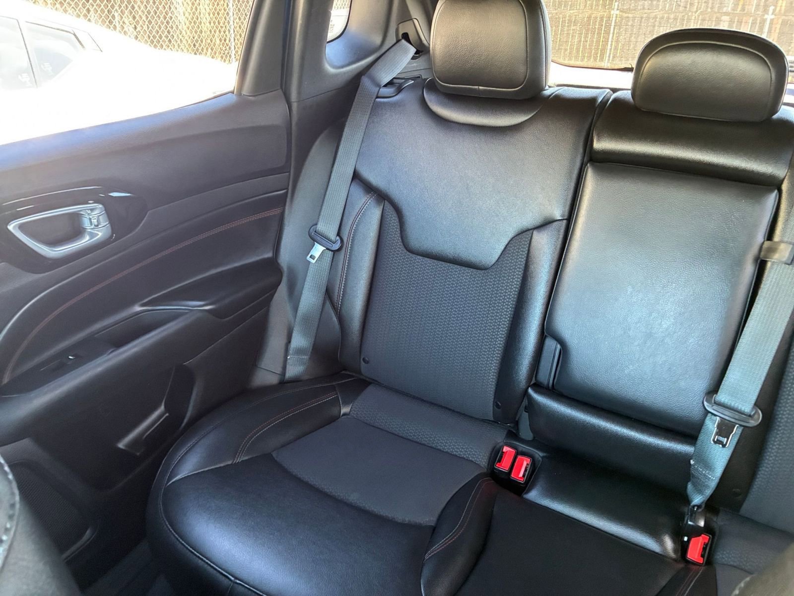 Used 2025 Jeep Compass Trailhawk AWD/4WD image 38