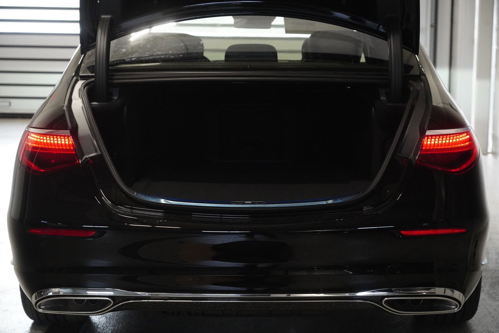 New 2026 Mercedes-Benz S 580e 4MATIC Sedan image 32