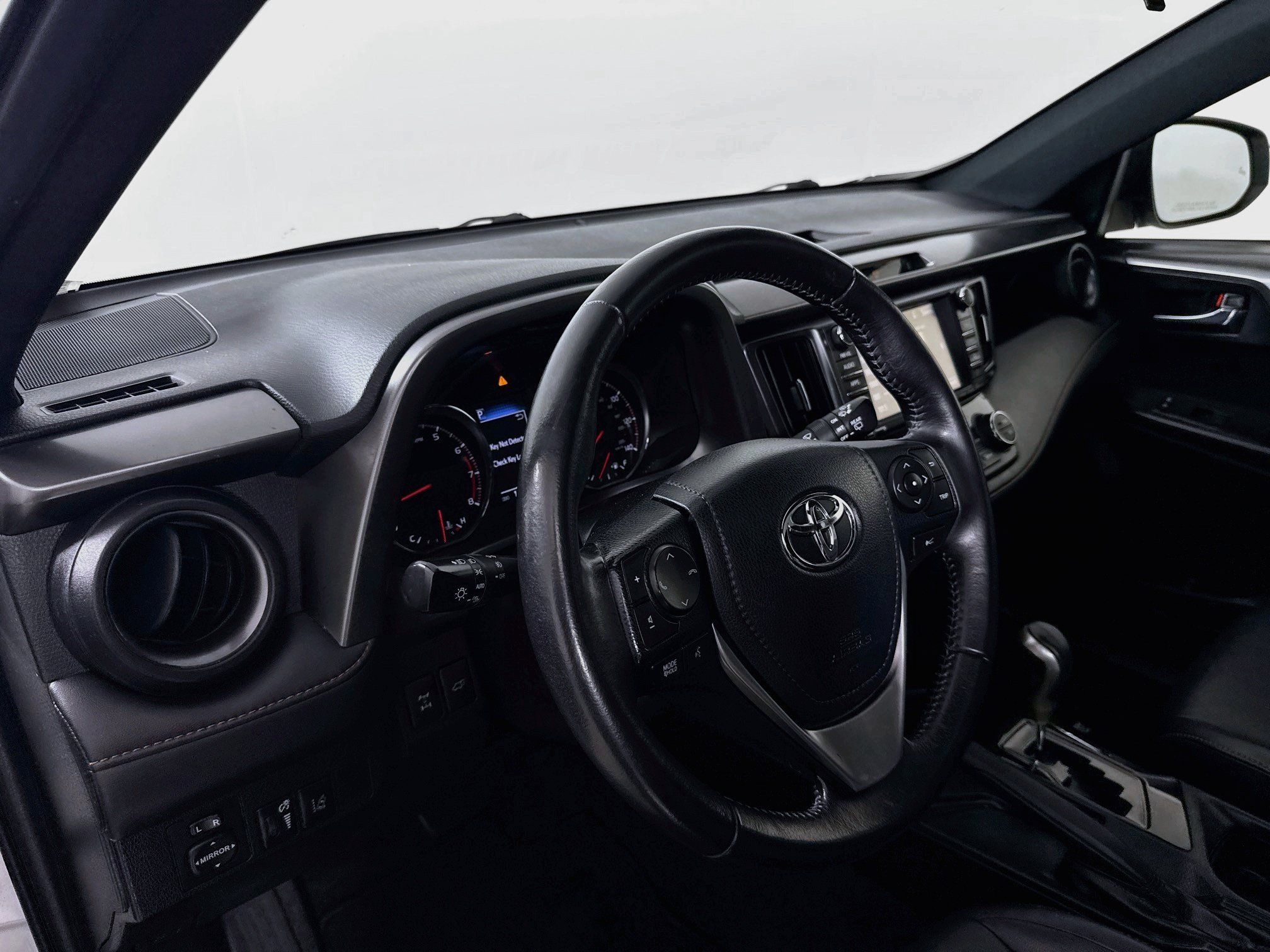 Used 2016 Toyota RAV4 SE w/ Advanced Technology Package AWD/4WD image 9