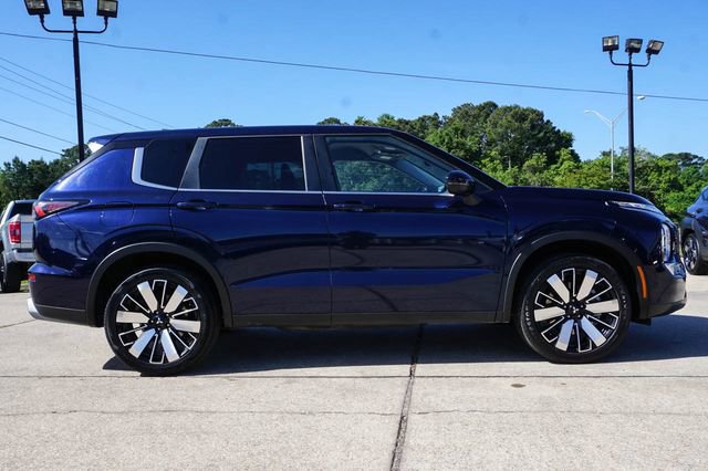 Used 2025 Mitsubishi Outlander SE image 3