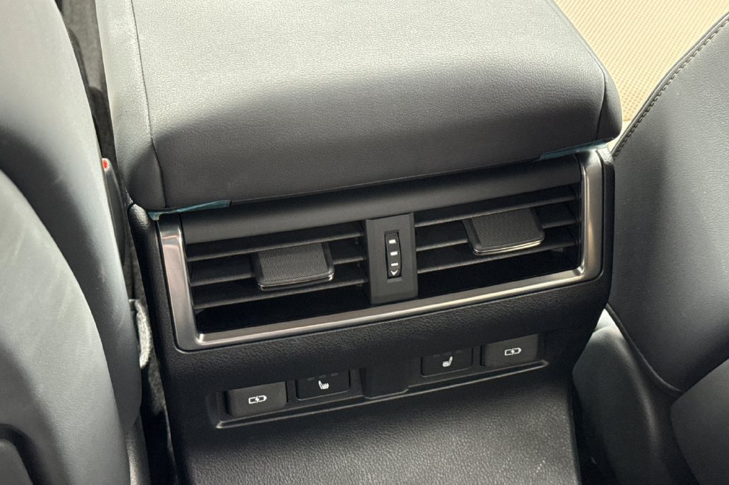 Used 2025 Lexus GX 550 w/ Accessory Package (32) AWD/4WD image 16