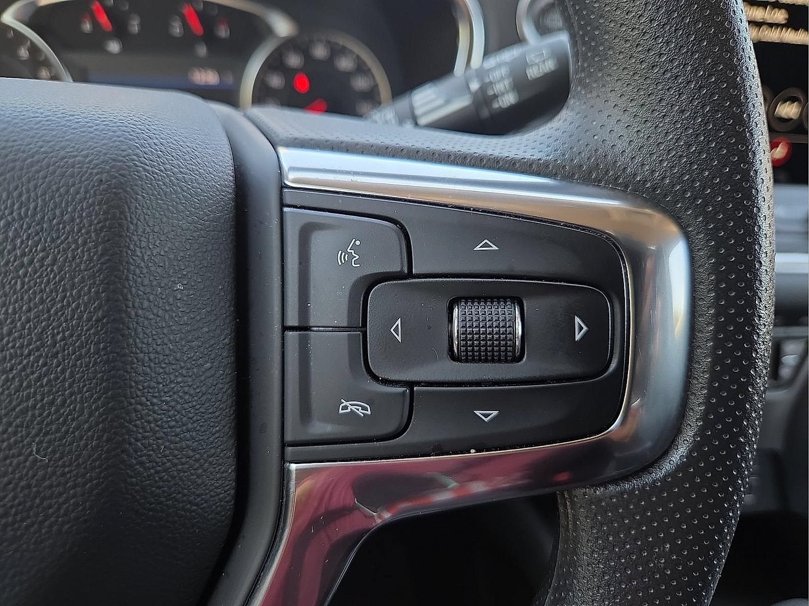 Used 2025 Chevrolet Blazer LT FWD image 21