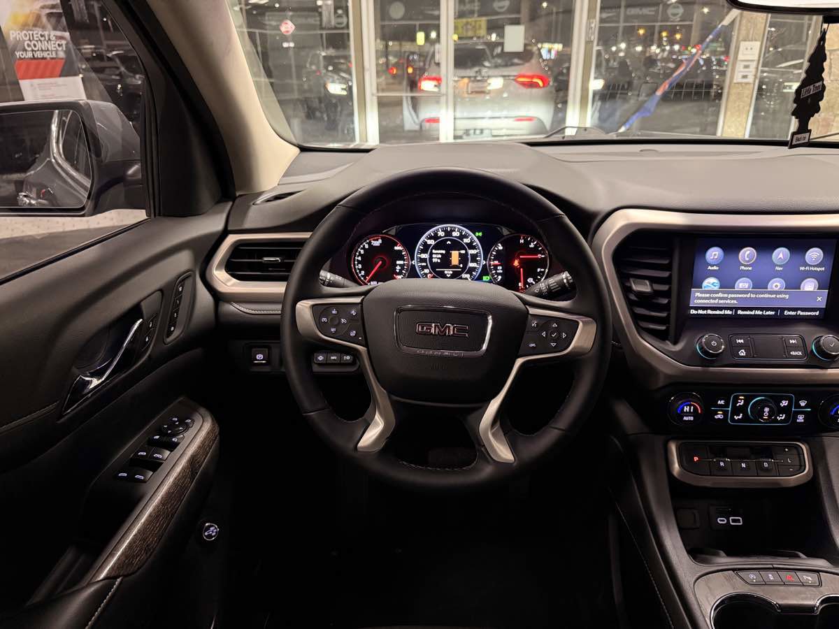 Used 2023 GMC Acadia Denali w/ Denali Technology Package FWD image 45