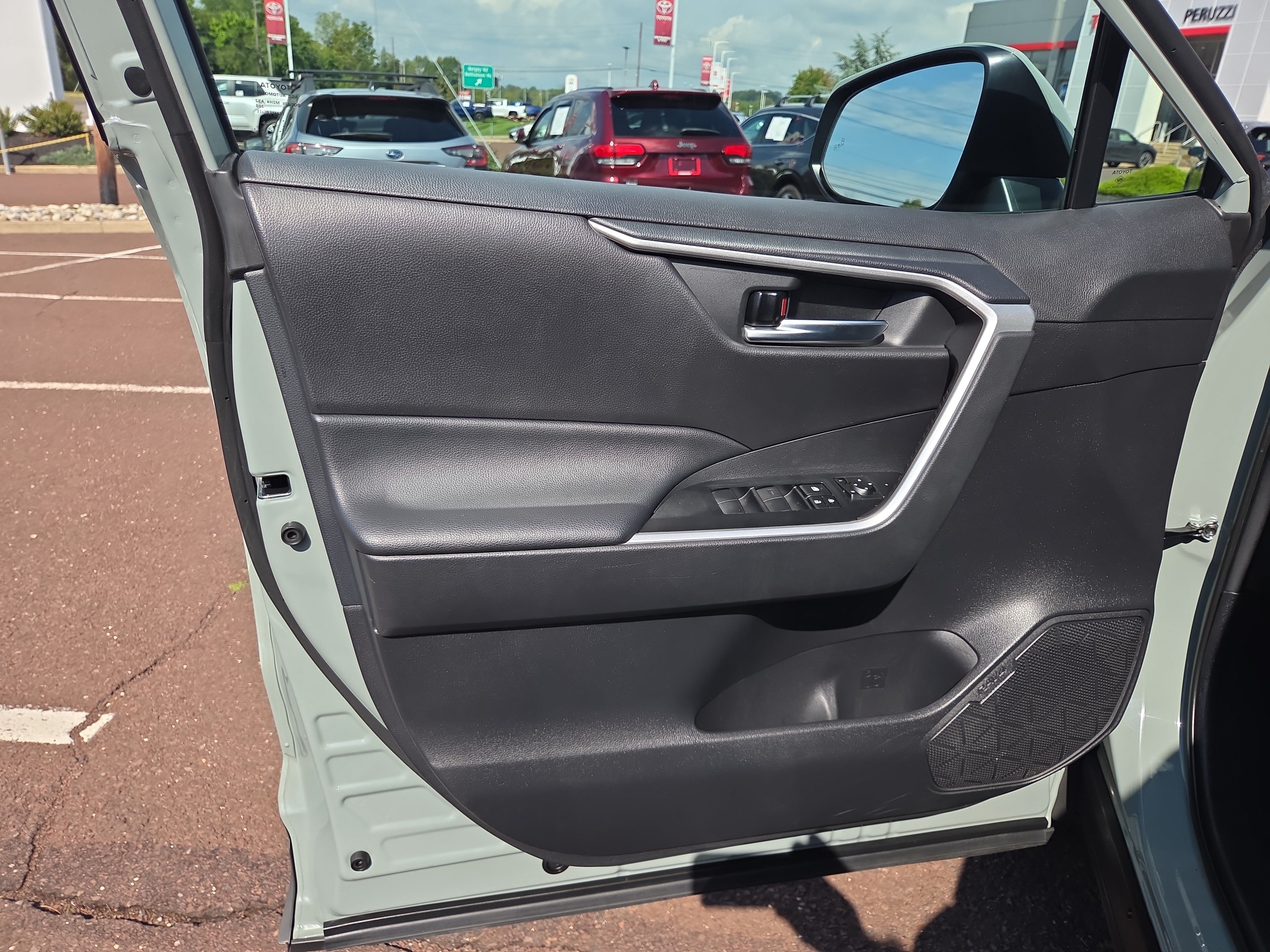 Certified 2021 Toyota RAV4 XLE w/ XLE Grade Weather Package AWD/4WD image 14