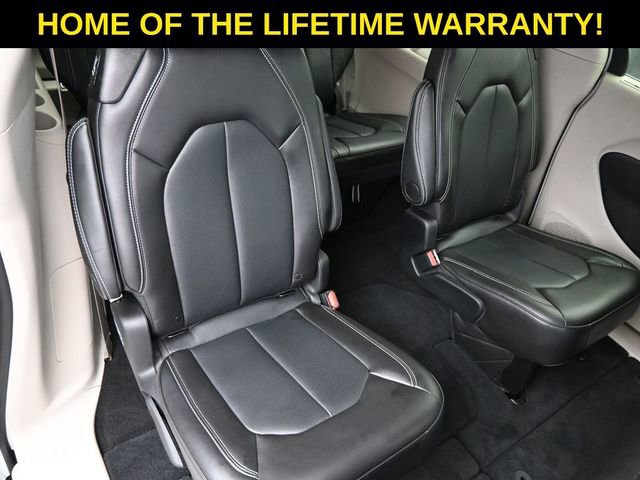 Used 2024 Chrysler Pacifica Touring-L image 44