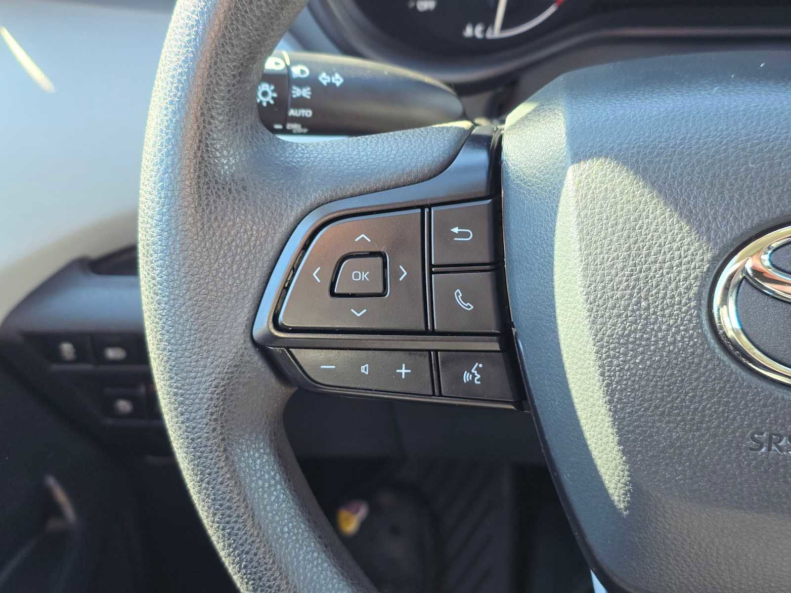 Certified 2025 Toyota Sienna LE FWD image 28