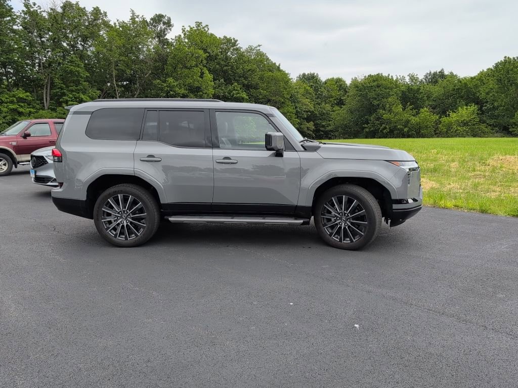 Used 2025 Lexus GX 550 w/ Cold Area Package AWD/4WD image 6