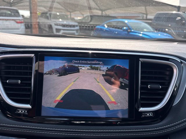 Used 2026 Chrysler Pacifica Limited FWD image 17