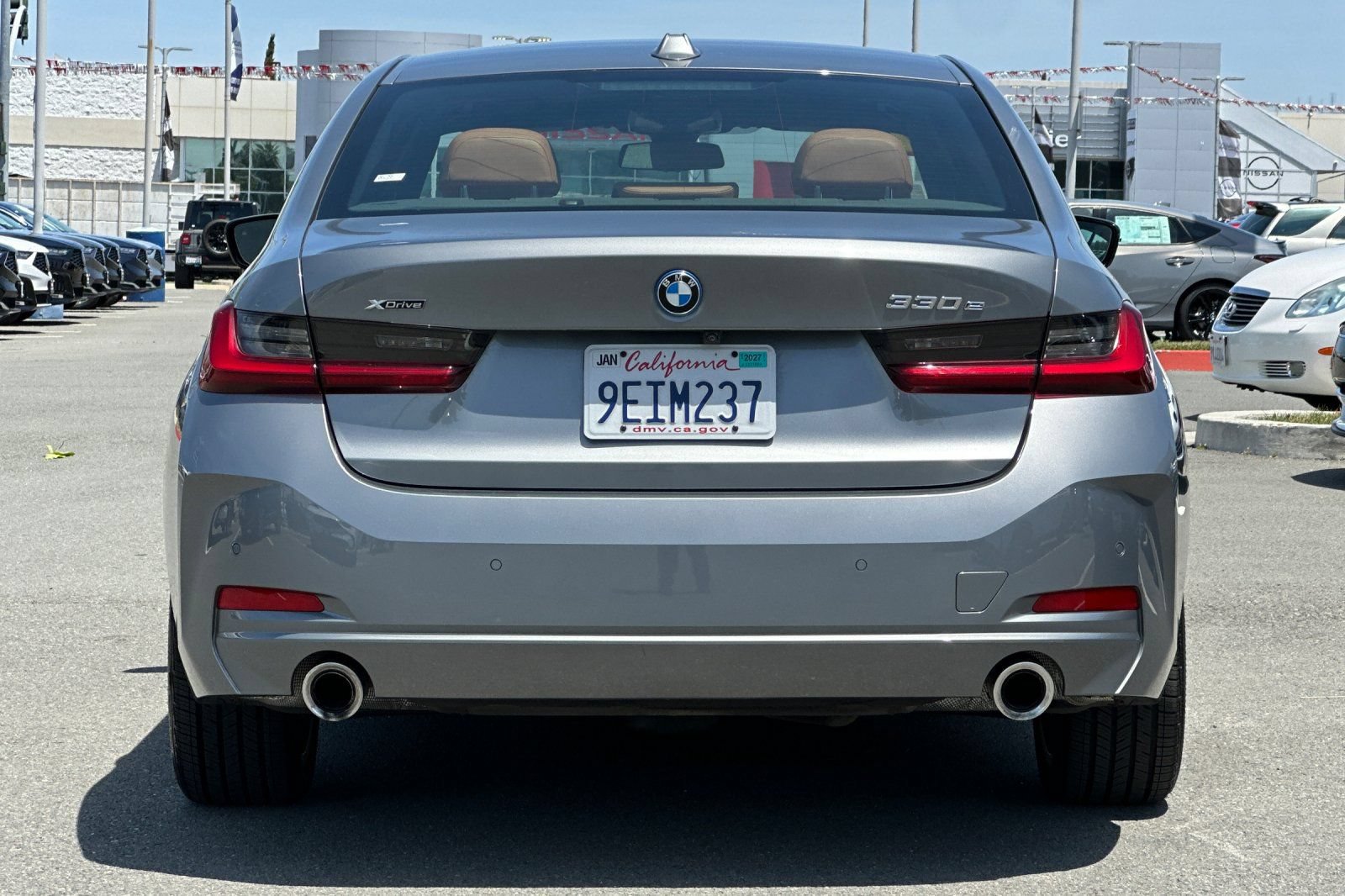 Used 2023 BMW 330e xDrive w/ Driving Assistance Package AWD/4WD image 5