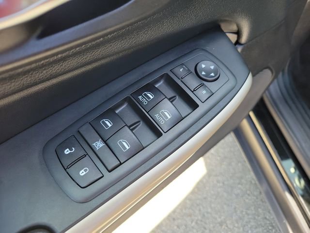 Used 2018 Jeep Cherokee Limited w/ Technology Group image 20