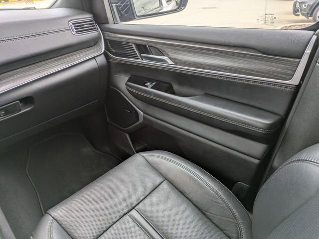 Certified 2024 Jeep Wagoneer Series II w/ Flexible Seating Group image 20