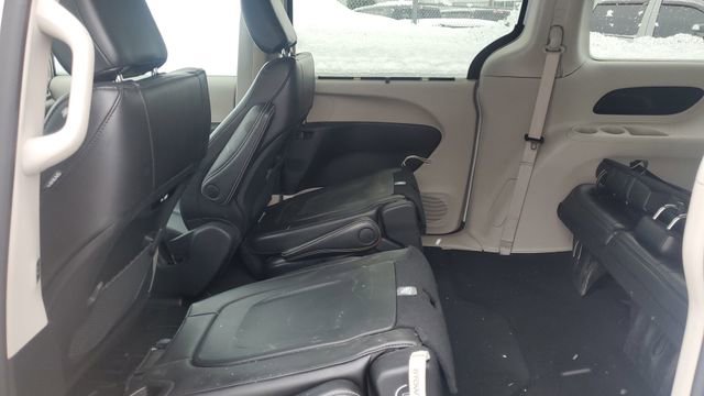 Certified 2024 Chrysler Pacifica Touring-L image 25