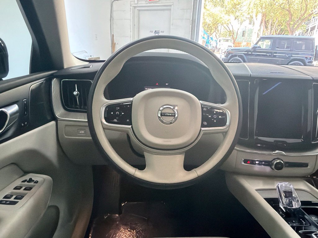 Used 2023 Volvo XC60 B5 Ultimate FWD image 22
