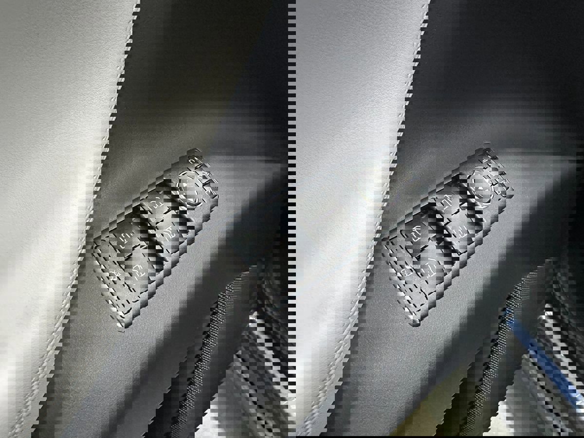 Used 2019 Tesla Model X image 24