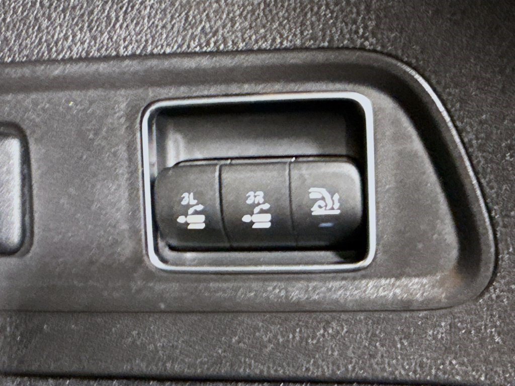 Used 2025 Mercedes-Benz GLS 450 4MATIC image 43