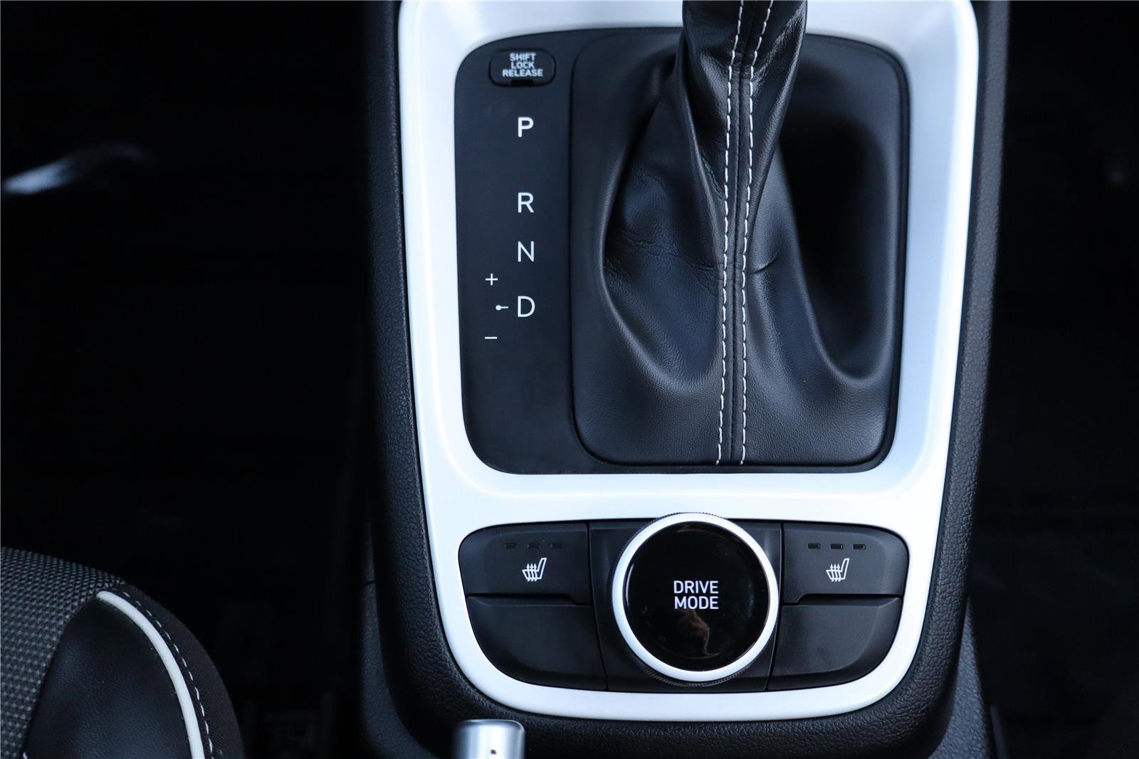 Used 2023 Hyundai Venue Limited w/ Cargo Package image 24