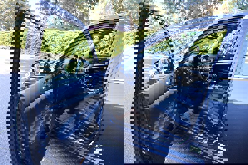 Used 2011 INFINITI G25 x w/ Moonroof Pkg image 5