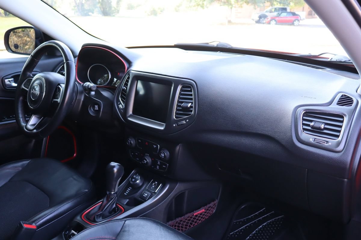Used 2017 Jeep Compass Trailhawk w/ Popular Equipment Group AWD/4WD image 17