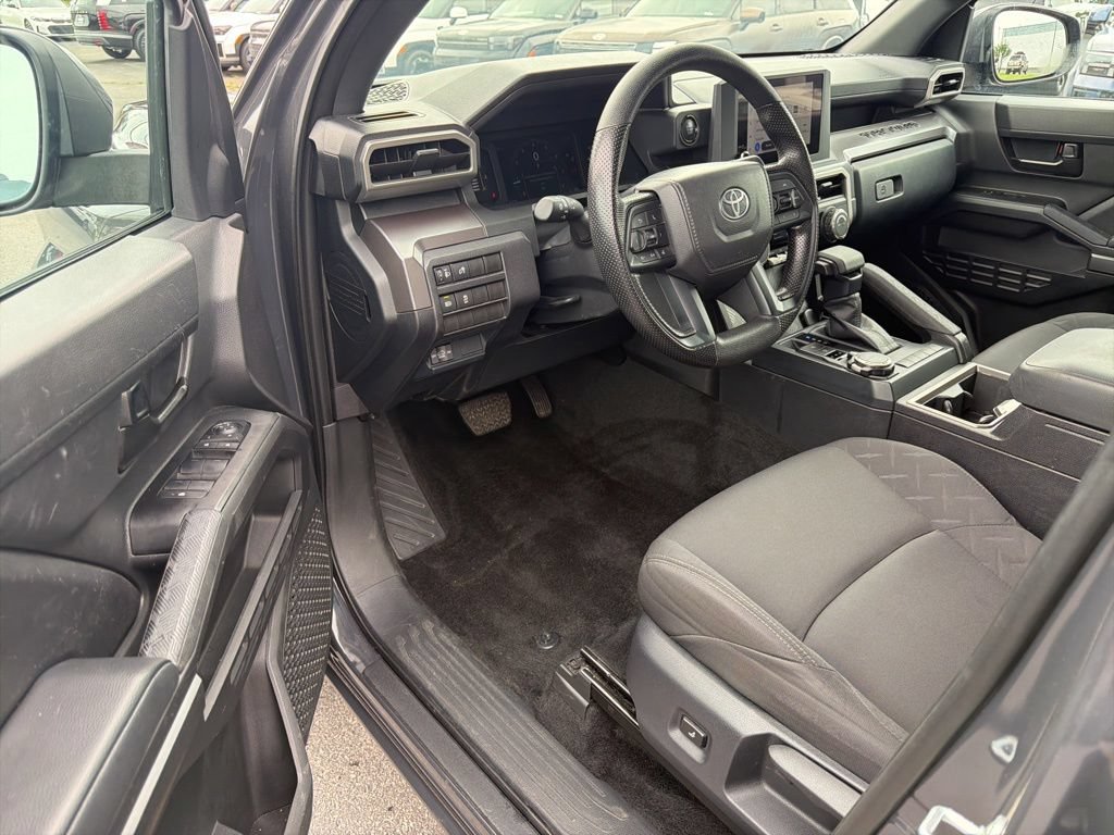 Used 2025 Toyota Tacoma SR5 AWD/4WD image 29