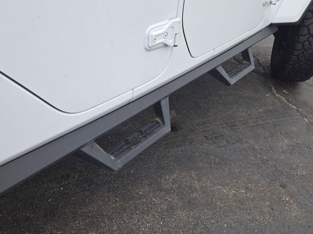 Used 2021 Jeep Gladiator Sport image 10