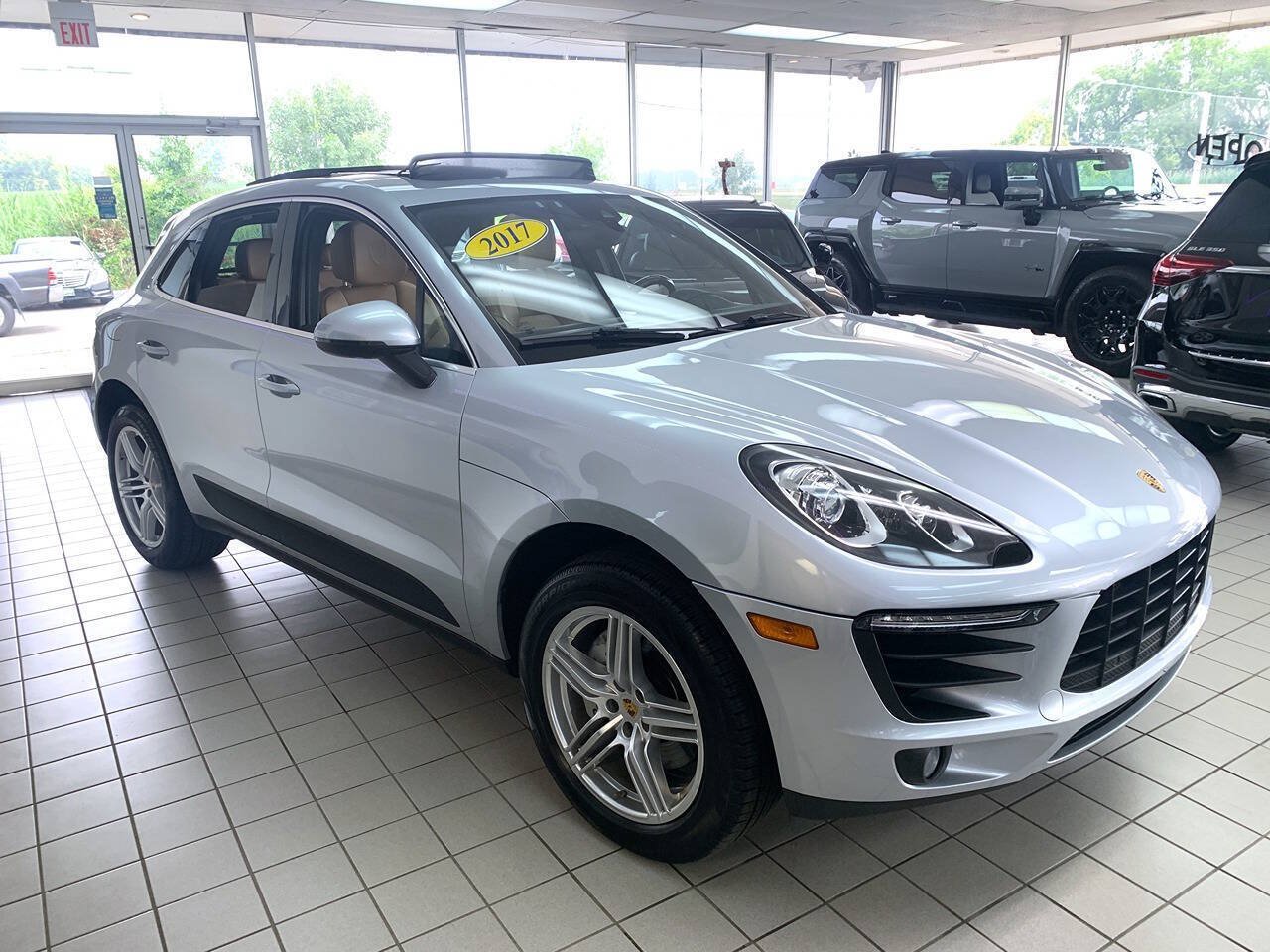 Used 2017 Porsche Macan S AWD/4WD image 3
