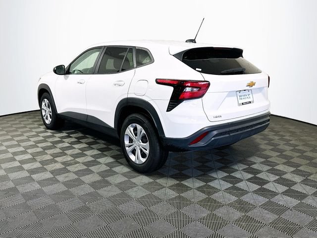 Used 2025 Chevrolet Trax LS FWD image 6
