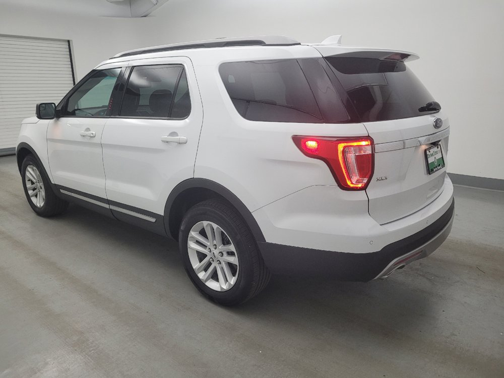 Used 2016 Ford Explorer XLT w/ Equipment Group 202A FWD image 3