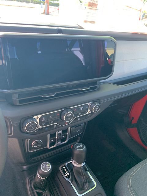 Used 2025 Jeep Wrangler Unlimited Sahara AWD/4WD image 30