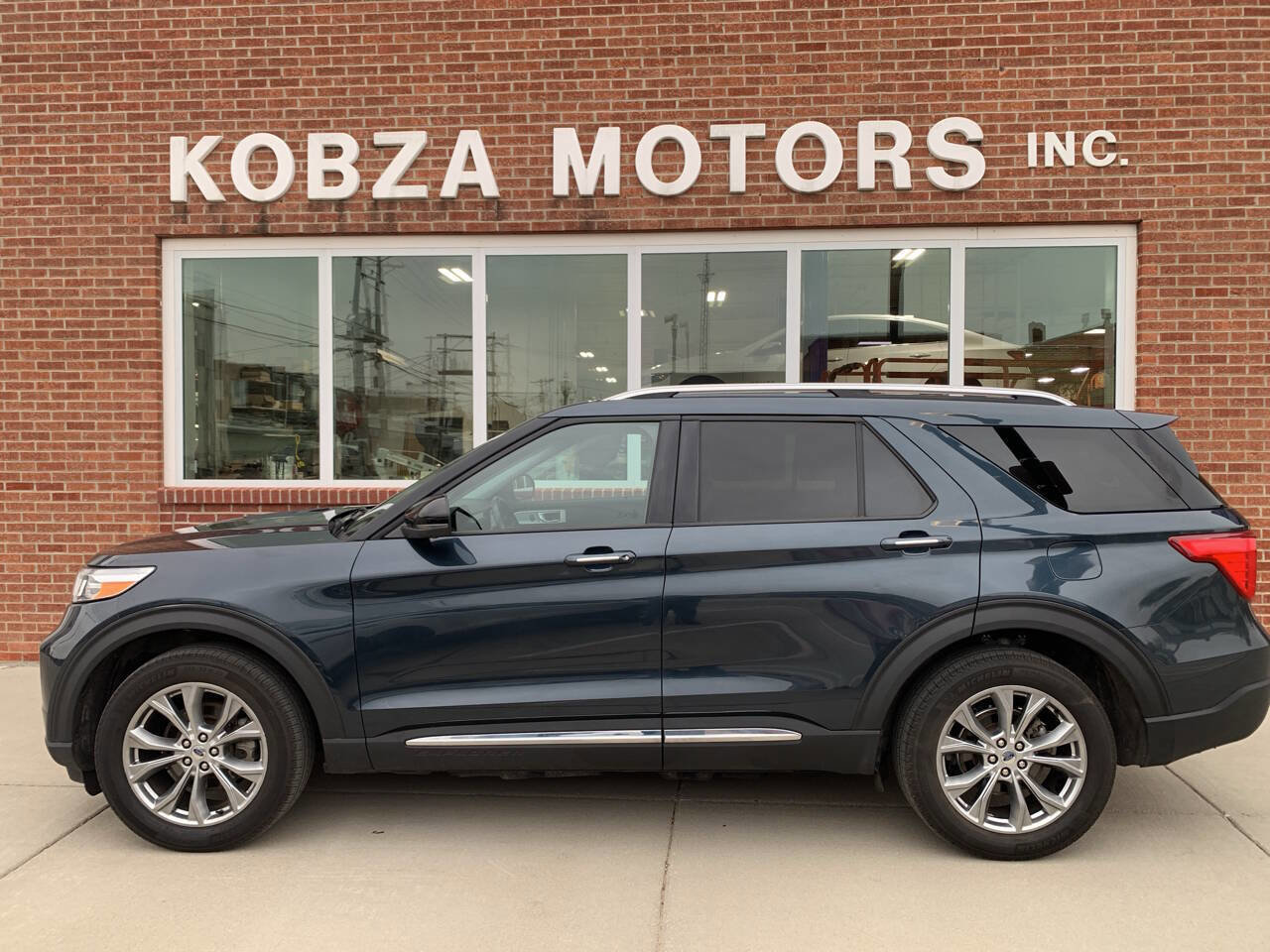 Used 2022 Ford Explorer Limited image 2