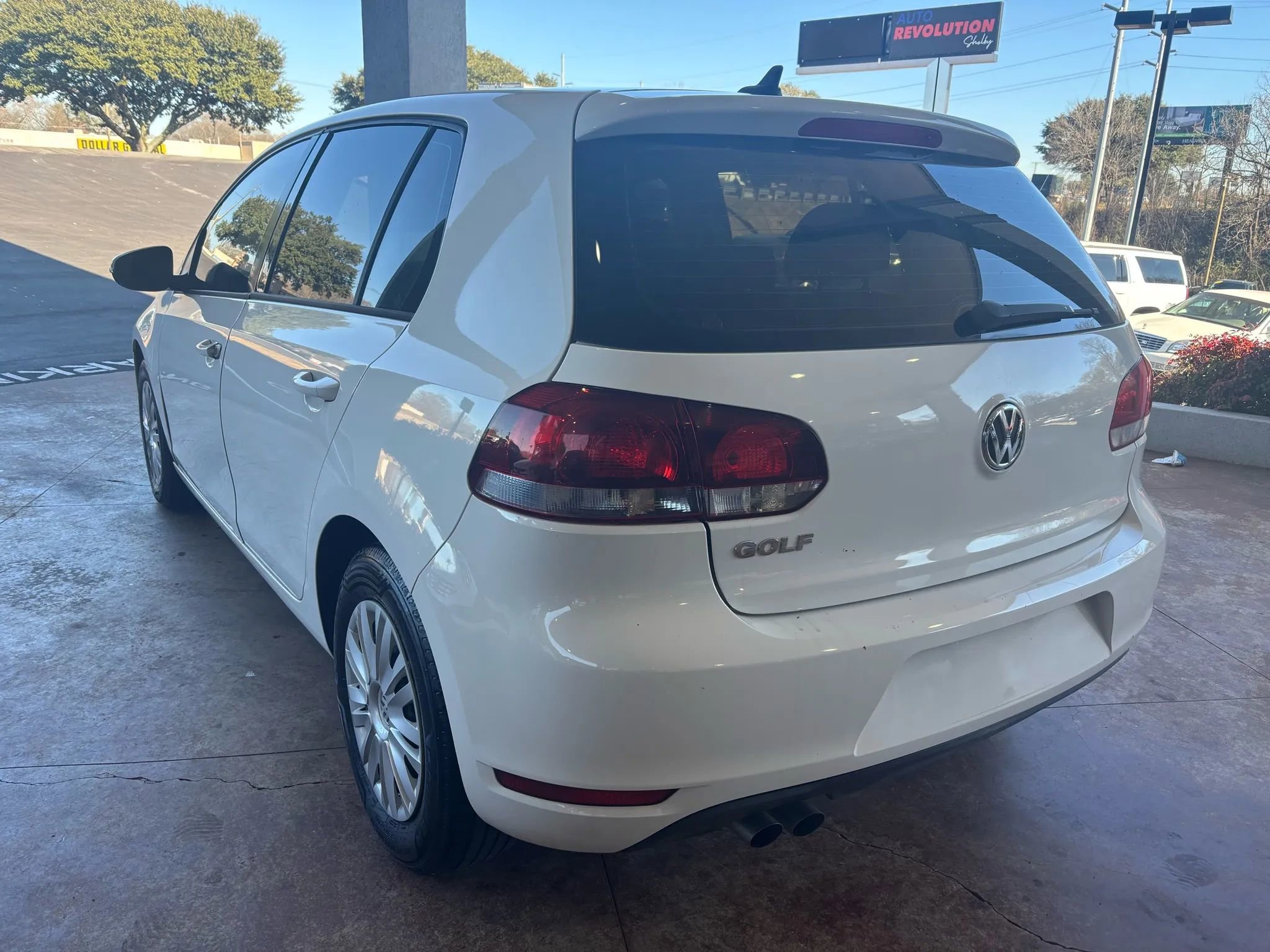 Used 2014 Volkswagen Golf 4-Door image 4