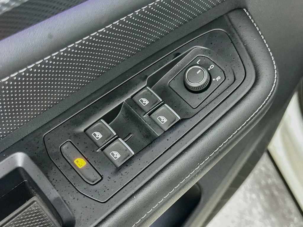 Used 2025 Volkswagen Atlas Cross Sport SEL AWD/4WD image 20