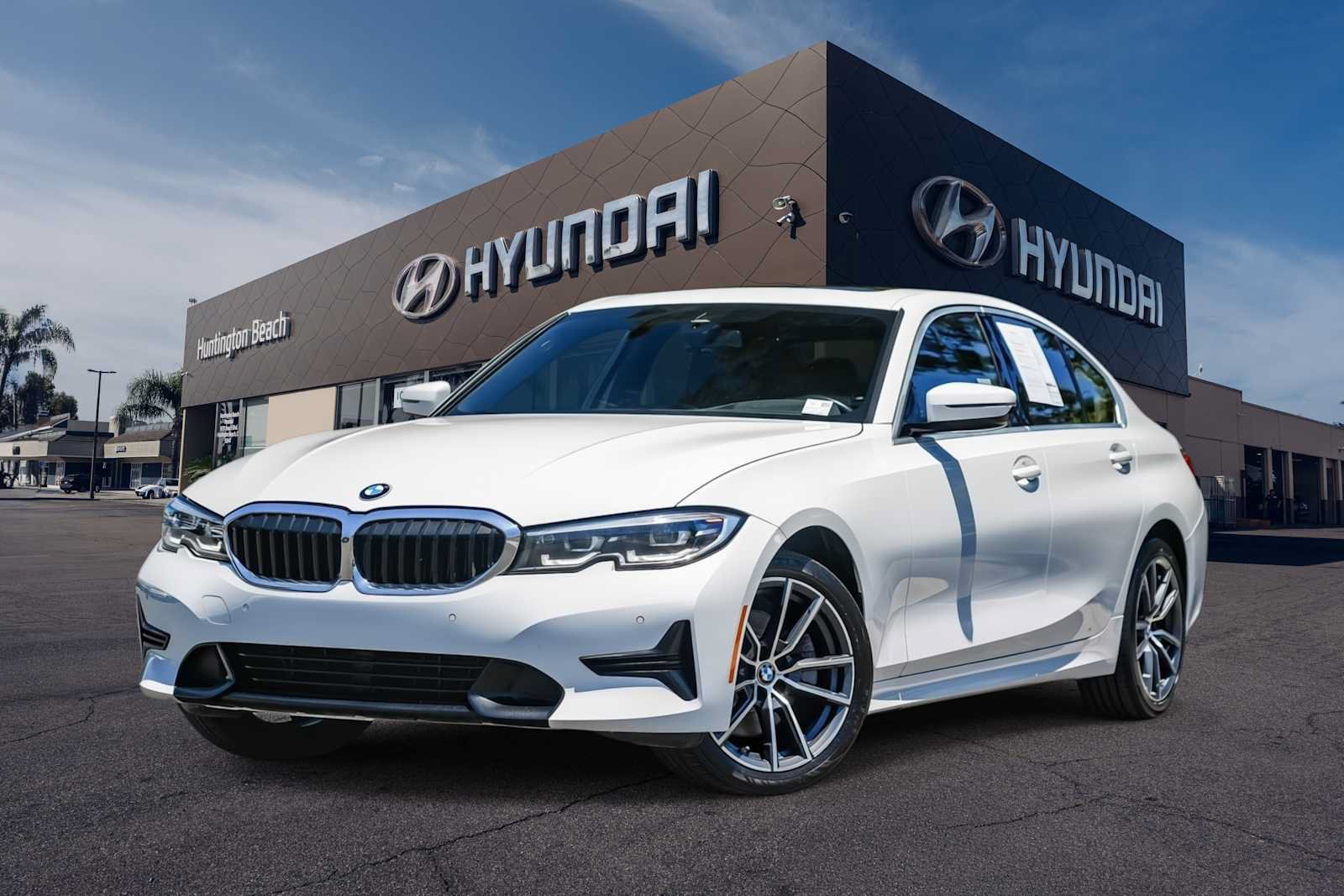 Used 2019 BMW 330i xDrive Sedan w/ Premium Package AWD/4WD image 1