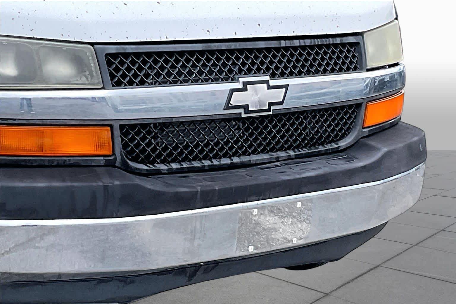 Used 2007 Chevrolet Express 3500 Extended Passenger w/ LT Preferred Equipment Group RWD image 25