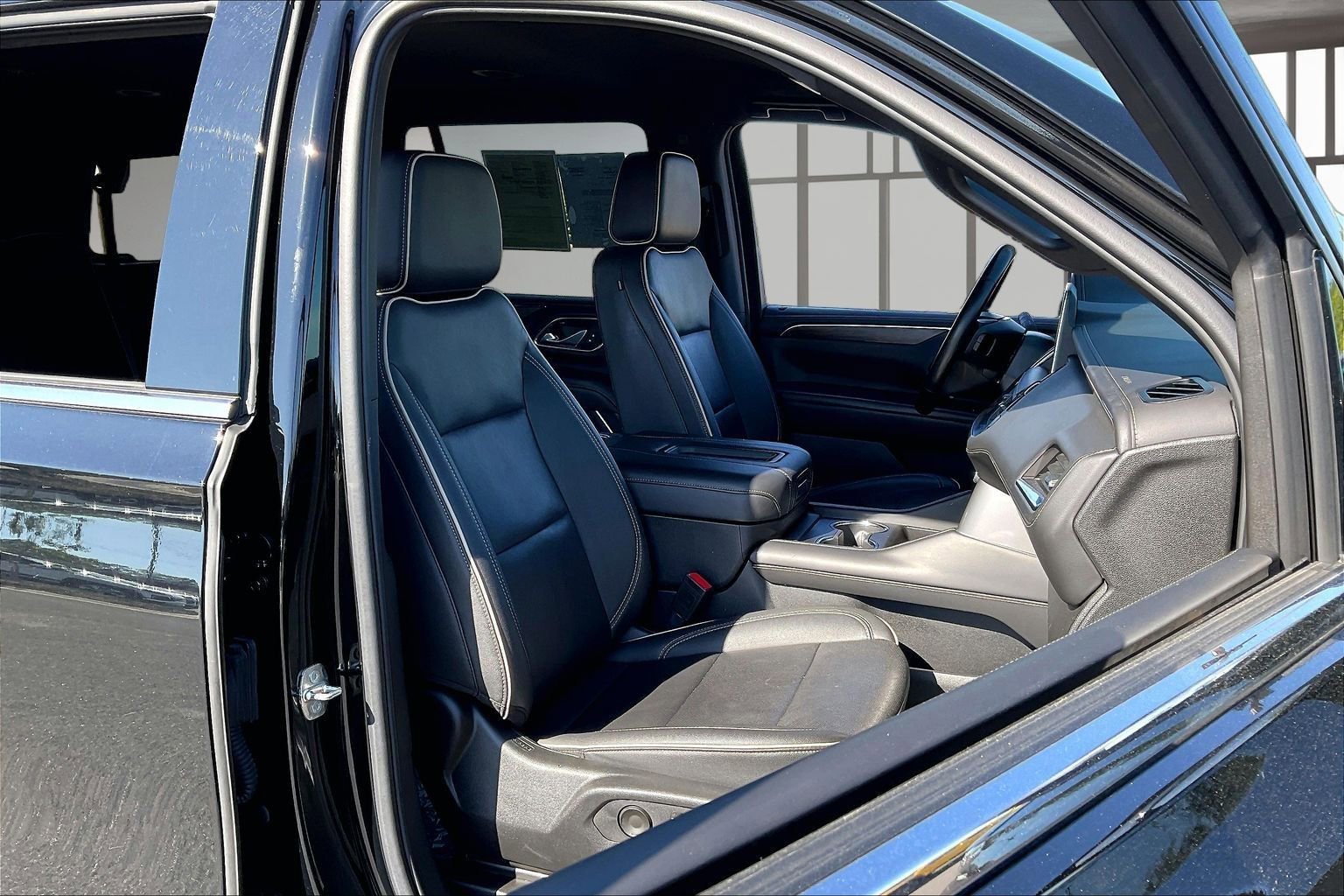 Used 2024 Chevrolet Tahoe Premier AWD/4WD image 30