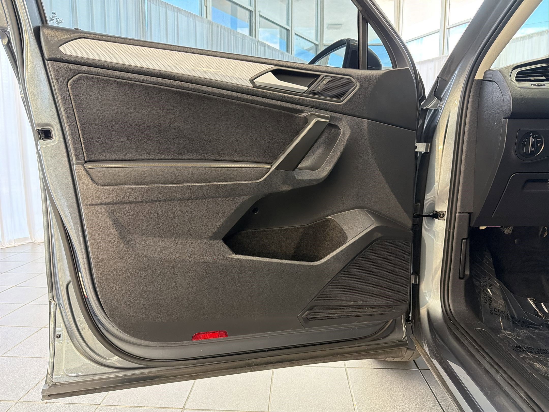 Used 2022 Volkswagen Tiguan S image 20