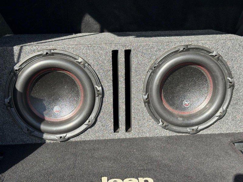 Used 2016 Jeep Wrangler Unlimited Sahara w/ Connectivity Group image 7