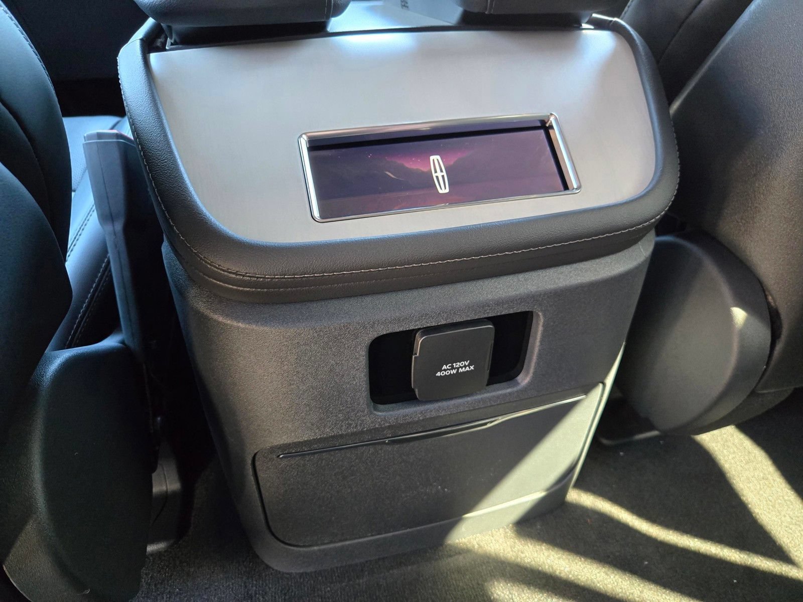 New 2027 Lincoln Navigator Reserve w/ Jet Appearance Package AWD/4WD image 8