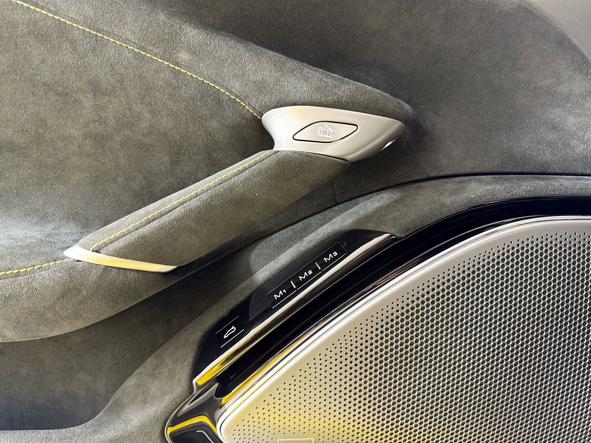 Certified 2025 Ferrari Roma Spider RWD image 16