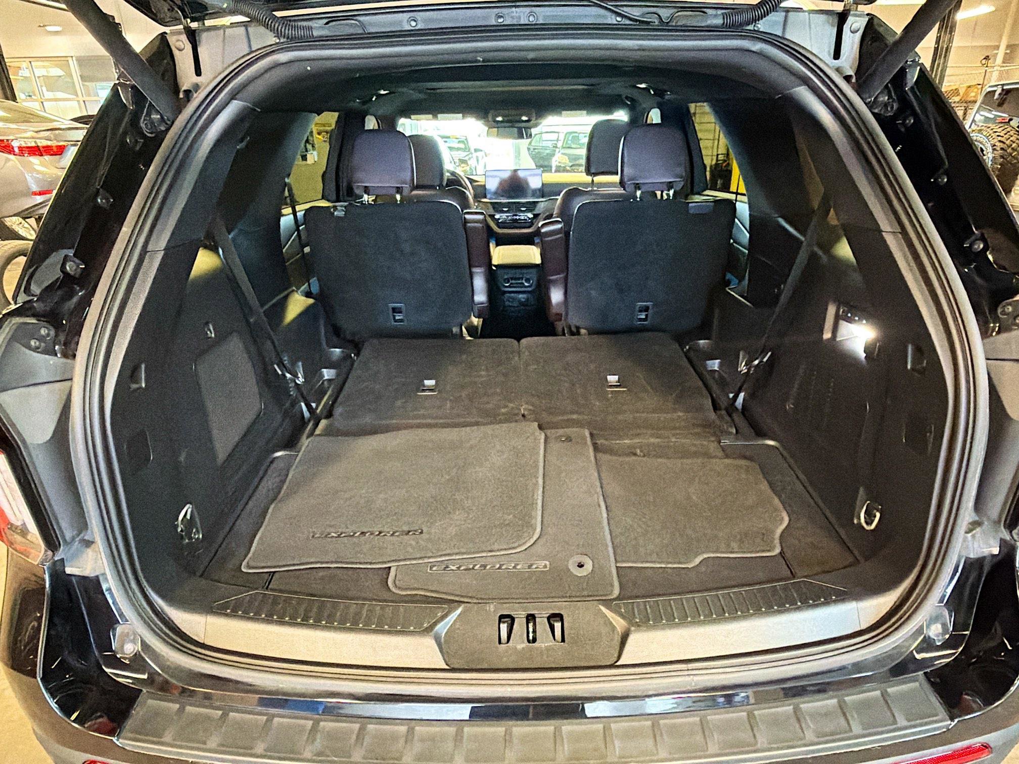 Used 2025 Ford Explorer Platinum w/ LUX Leather Package image 32