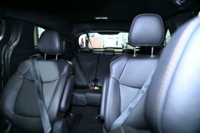 Used 2025 Toyota Sienna XLE Woodland Edition image 24