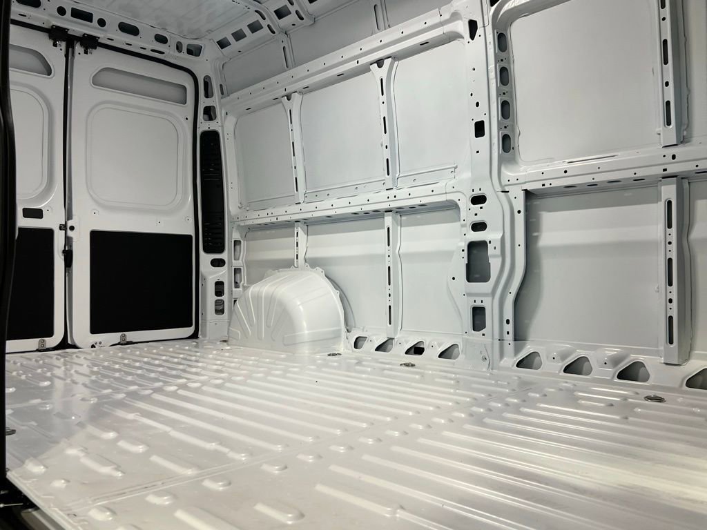 Used 2025 RAM ProMaster 2500 w/ Convenience Group image 26
