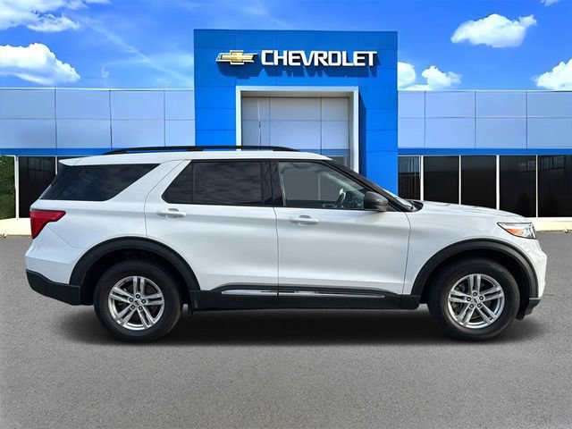 Used 2023 Ford Explorer XLT w/ Equipment Group 202A image 2