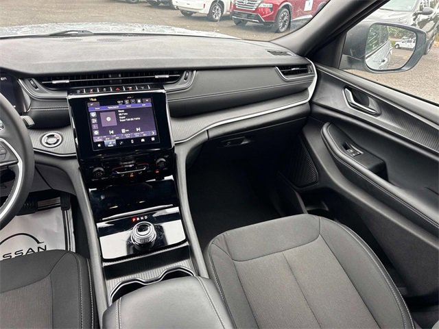 Used 2024 Jeep Grand Cherokee Laredo image 19