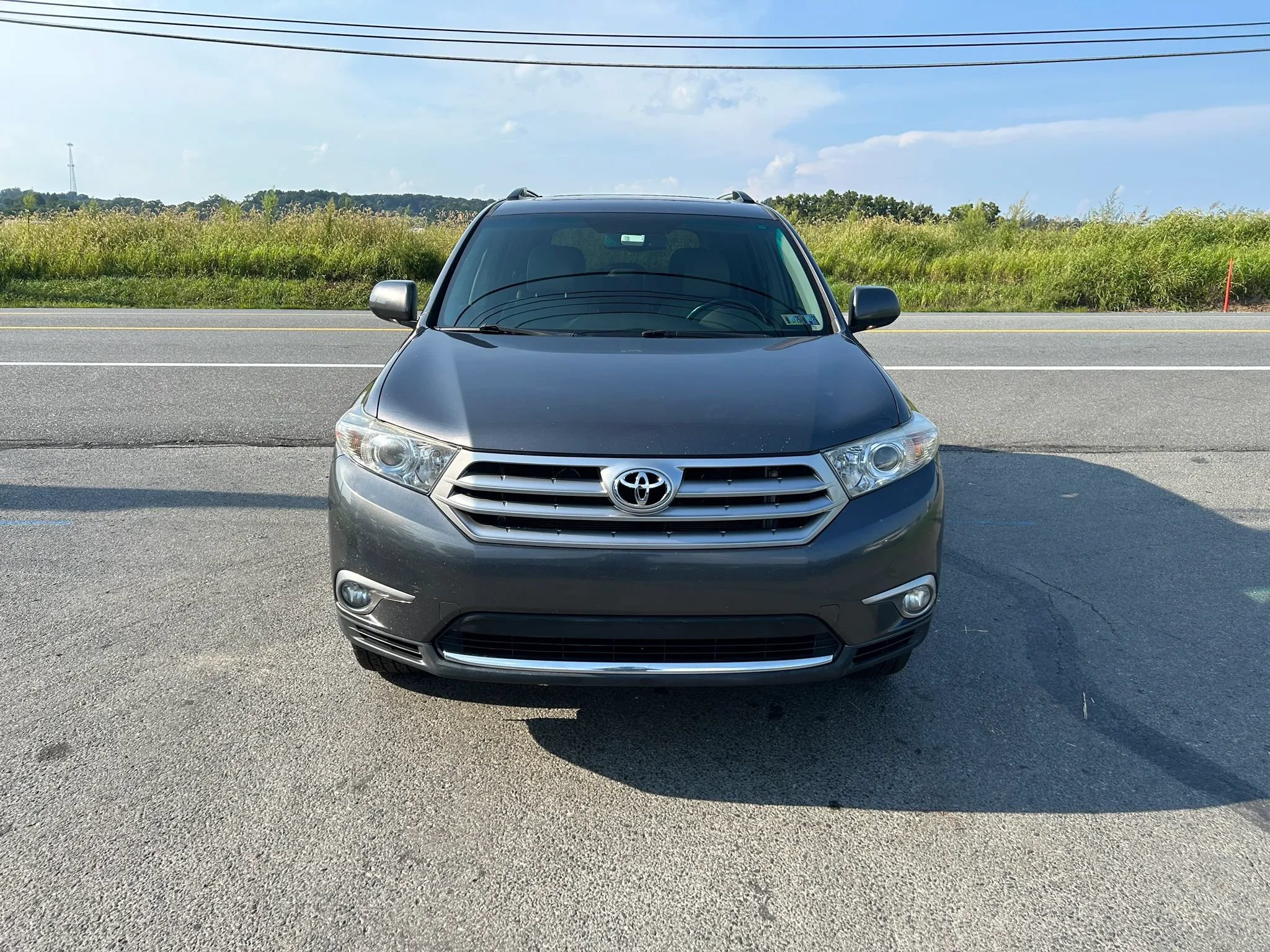 Used 2011 Toyota Highlander Limited w/ Tow Pkg AWD/4WD image 3