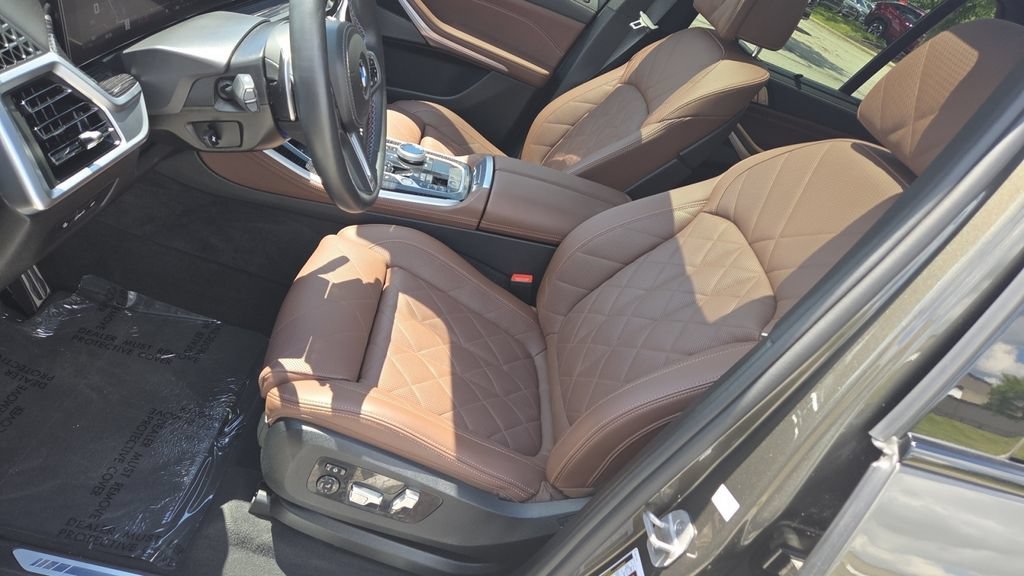 Used 2025 BMW X5 M60i AWD/4WD image 16