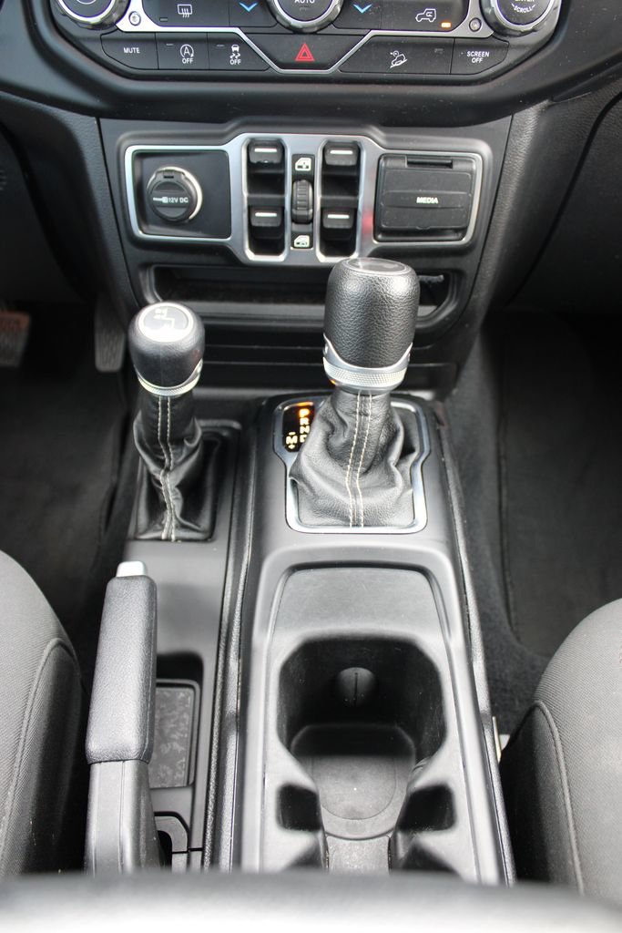 Used 2020 Jeep Wrangler Unlimited Sahara AWD/4WD image 39