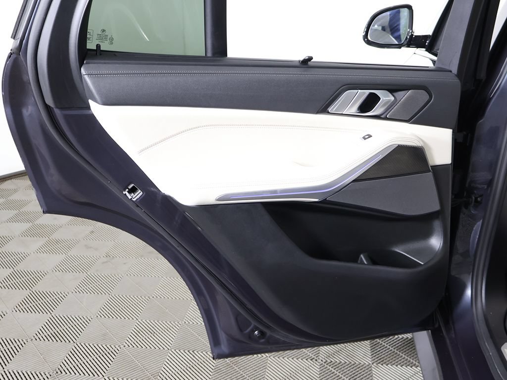 Used 2022 BMW X5 M50i AWD/4WD image 31