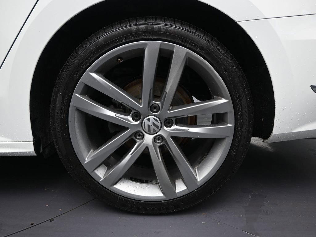 Used 2017 Volkswagen Passat 1.8T R-Line w/ R-Line Lighting Package FWD image 10